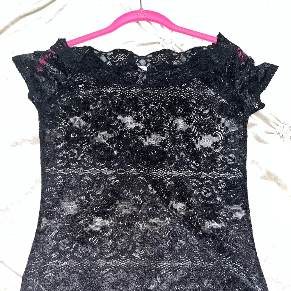 Tristan Short Sleeve Black & White Lace Tops Scallop Neckline. 🖤🤍